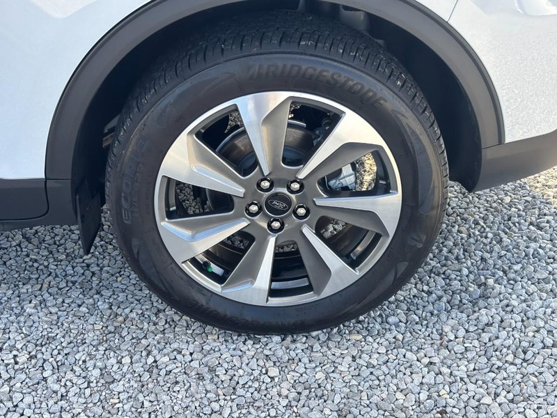 Ford Escape Vehicle Full-screen Gallery Image 11