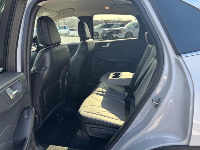 Ford Escape Vehicle Full-screen Gallery Image 12