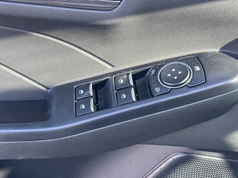 Ford Escape Vehicle Full-screen Gallery Image 16