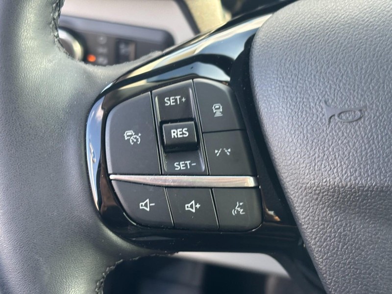 Ford Escape Vehicle Full-screen Gallery Image 18