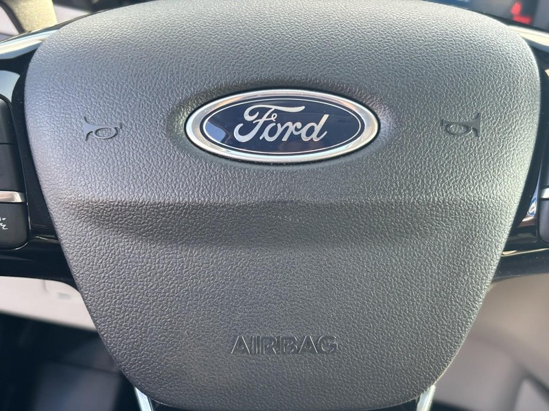 Ford Escape Vehicle Full-screen Gallery Image 19