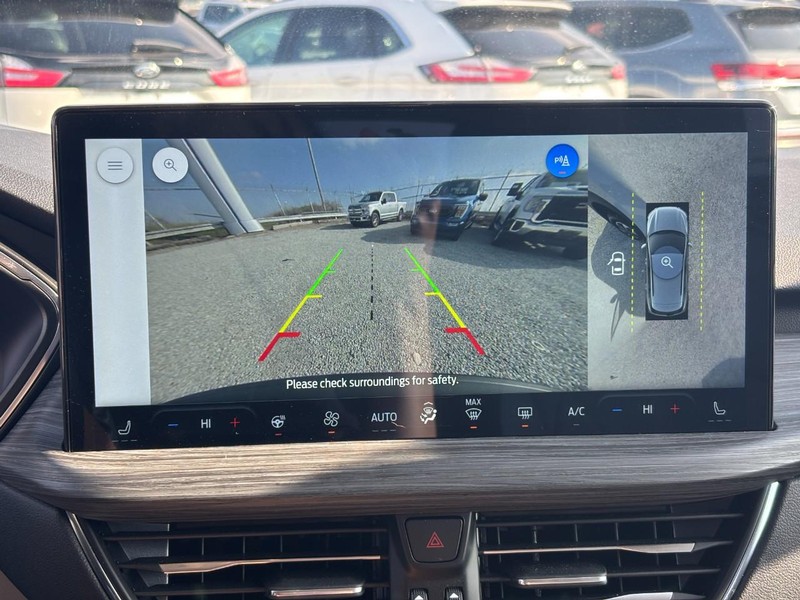 Ford Escape Vehicle Full-screen Gallery Image 23