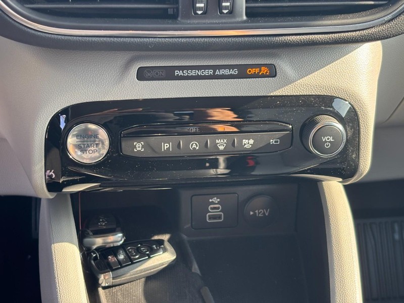 Ford Escape Vehicle Full-screen Gallery Image 24