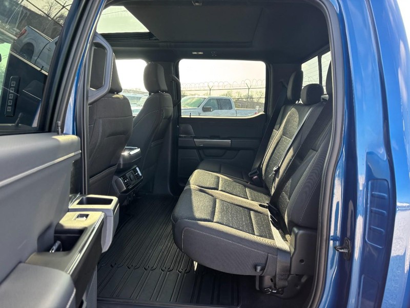 Ford F-150 Vehicle Full-screen Gallery Image 12