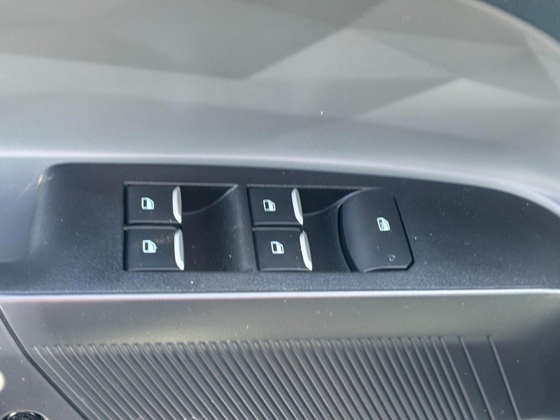 Ford Maverick Vehicle Full-screen Gallery Image 19