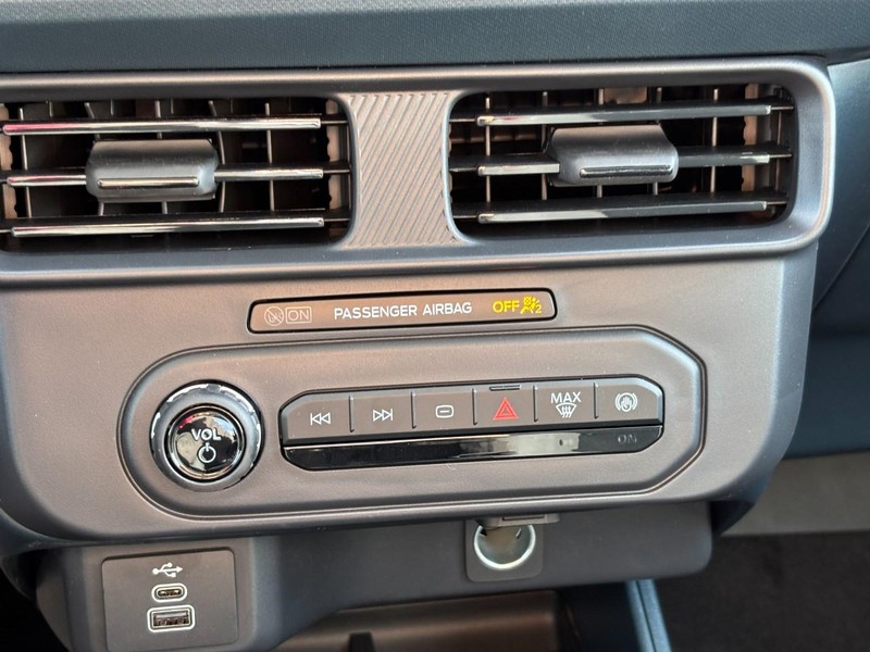 Ford Maverick Vehicle Full-screen Gallery Image 27