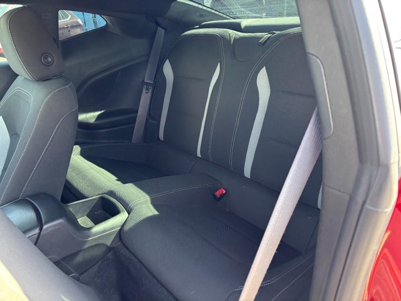 Chevrolet Camaro Vehicle Image 12