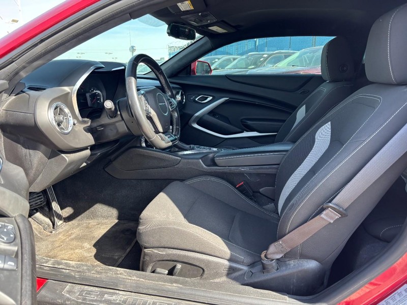 Chevrolet Camaro Vehicle Image 13