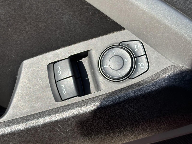 Chevrolet Camaro Vehicle Image 16