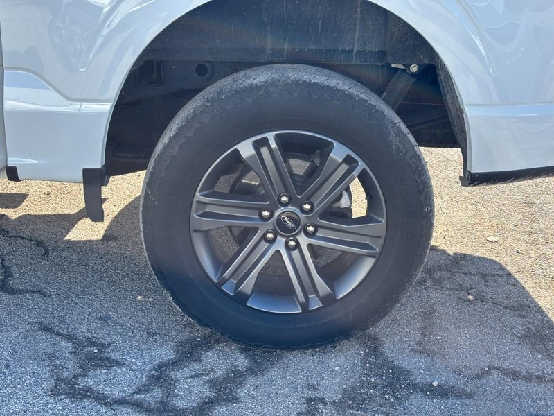 Ford F-150 Vehicle Full-screen Gallery Image 11