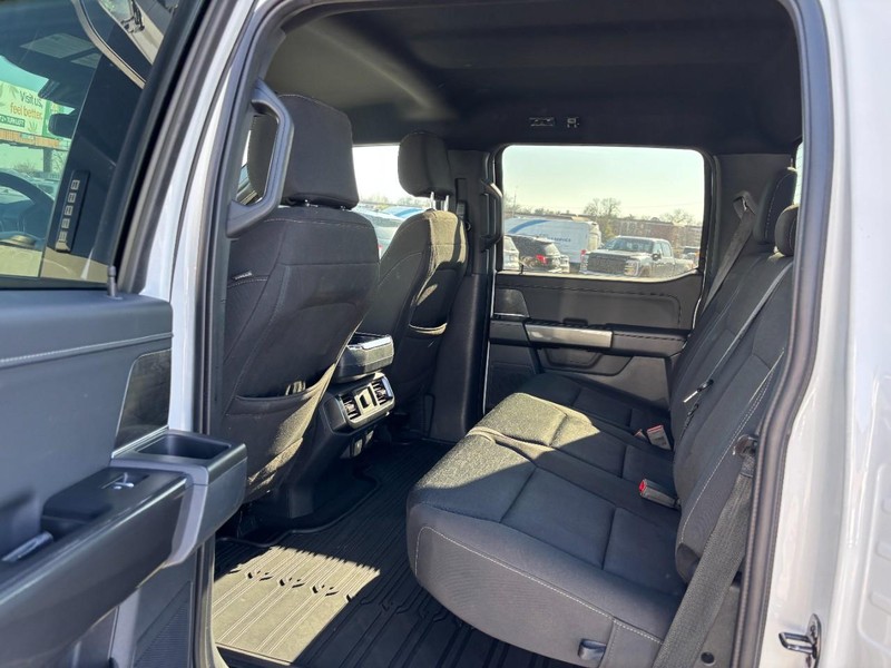 Ford F-150 Vehicle Full-screen Gallery Image 12