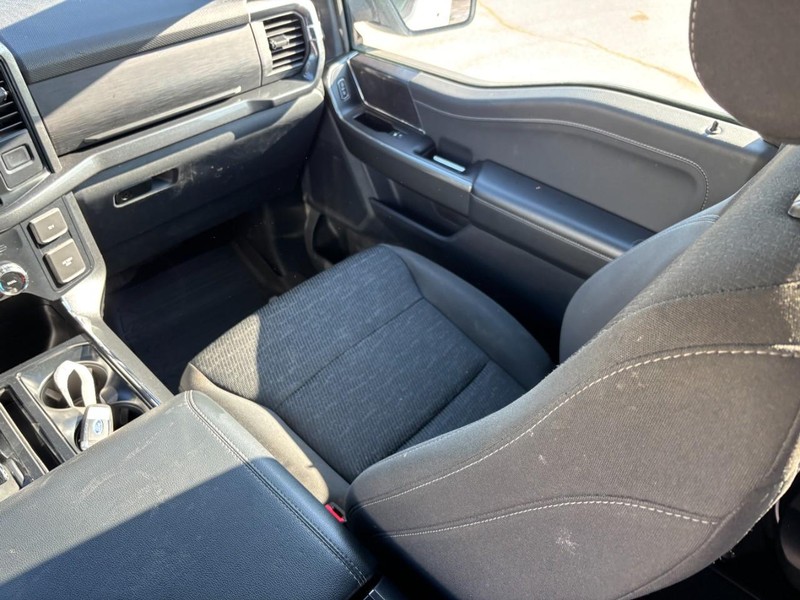 Ford F-150 Vehicle Full-screen Gallery Image 15