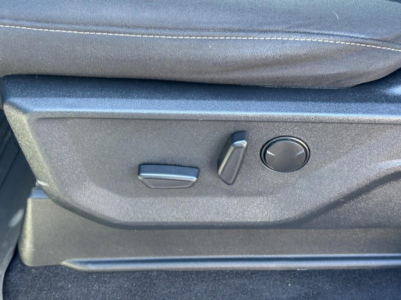 Ford F-150 Vehicle Full-screen Gallery Image 16