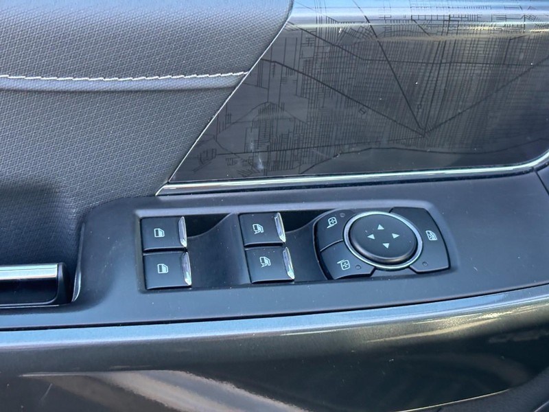 Ford F-150 Vehicle Full-screen Gallery Image 17