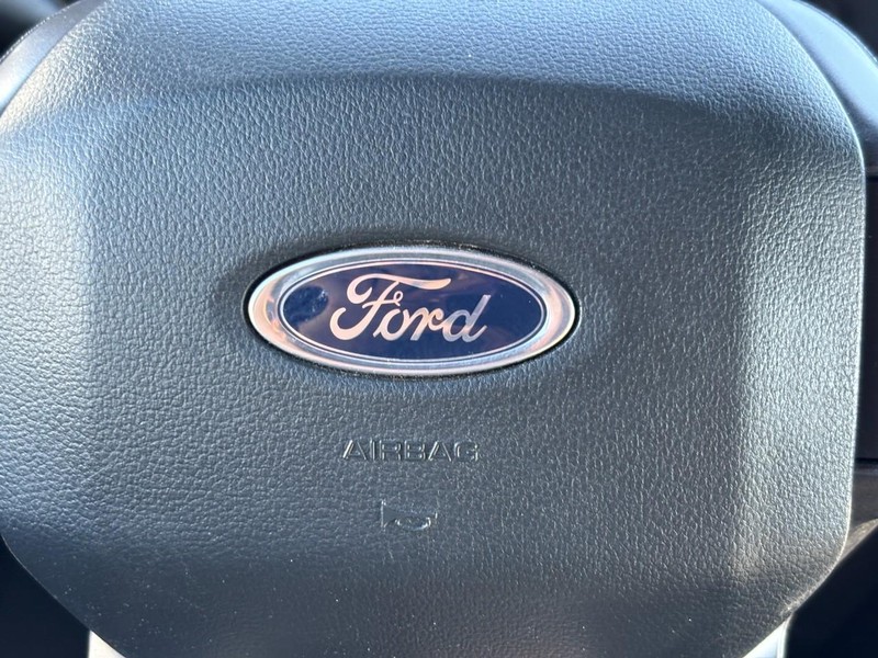 Ford F-150 Vehicle Full-screen Gallery Image 19