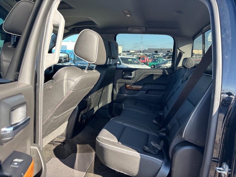 Chevrolet Silverado 1500 Vehicle Full-screen Gallery Image 10