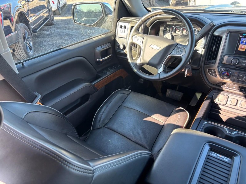 Chevrolet Silverado 1500 Vehicle Full-screen Gallery Image 11