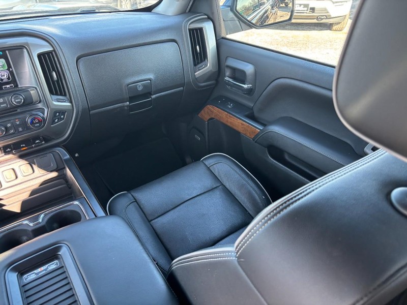 Chevrolet Silverado 1500 Vehicle Full-screen Gallery Image 13