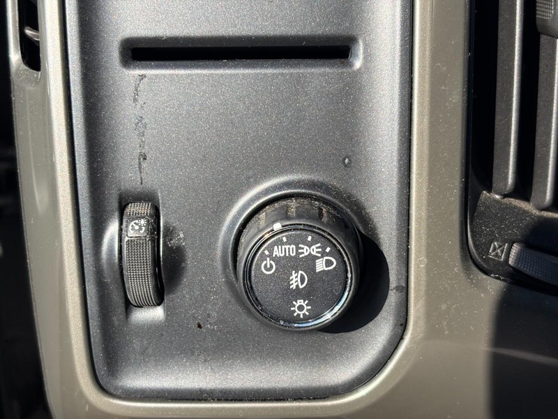 Chevrolet Silverado 1500 Vehicle Full-screen Gallery Image 15