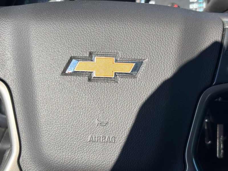 Chevrolet Silverado 1500 Vehicle Full-screen Gallery Image 17