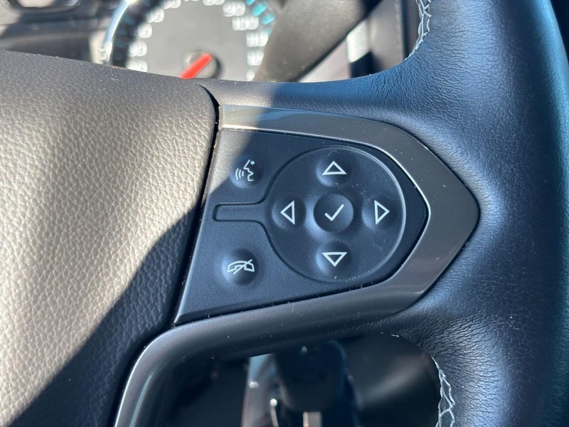 Chevrolet Silverado 1500 Vehicle Full-screen Gallery Image 18