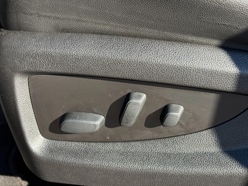 Chevrolet Silverado 1500 Vehicle Full-screen Gallery Image 23