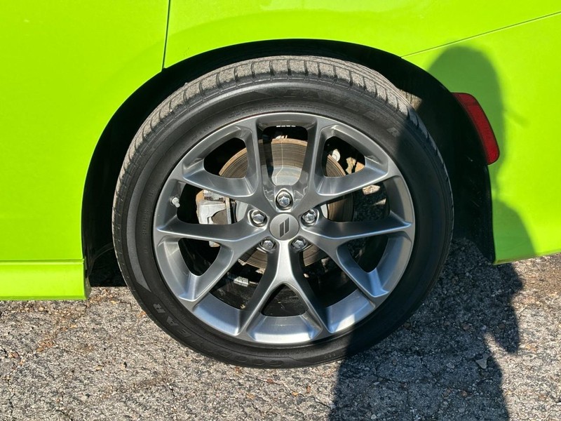 Dodge Charger Vehicle Full-screen Gallery Image 09