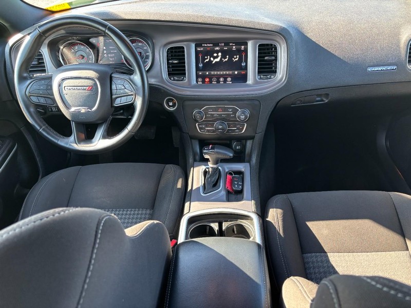 Dodge Charger Vehicle Full-screen Gallery Image 12