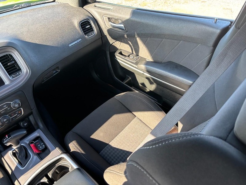 Dodge Charger Vehicle Full-screen Gallery Image 13