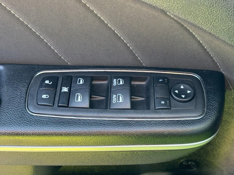 Dodge Charger Vehicle Full-screen Gallery Image 14