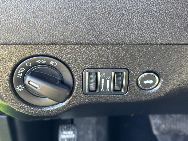 Dodge Charger Vehicle Full-screen Gallery Image 15