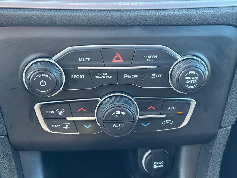 Dodge Charger Vehicle Full-screen Gallery Image 22