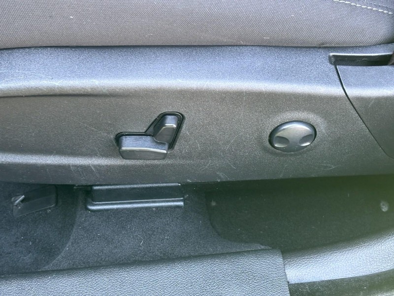 Dodge Charger Vehicle Full-screen Gallery Image 23