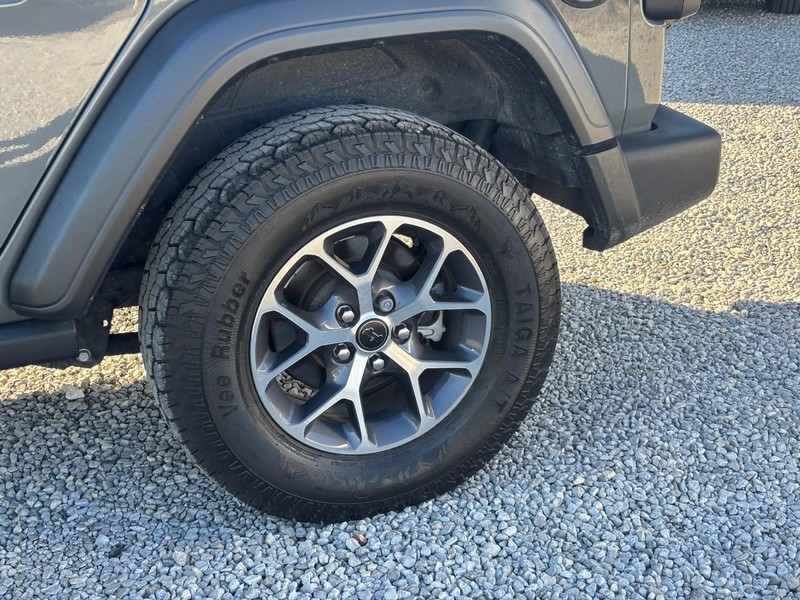 Jeep Wrangler Vehicle Full-screen Gallery Image 11