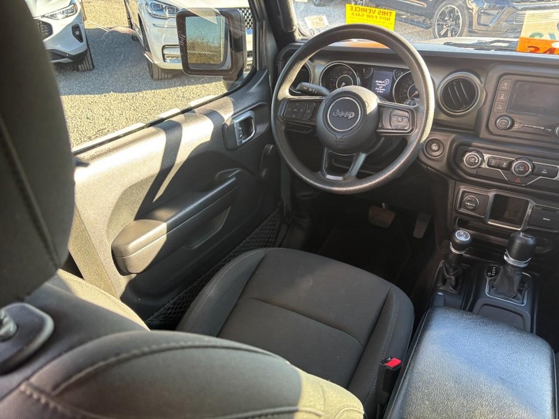 Jeep Wrangler Vehicle Full-screen Gallery Image 13