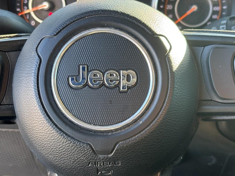 Jeep Wrangler Vehicle Full-screen Gallery Image 17