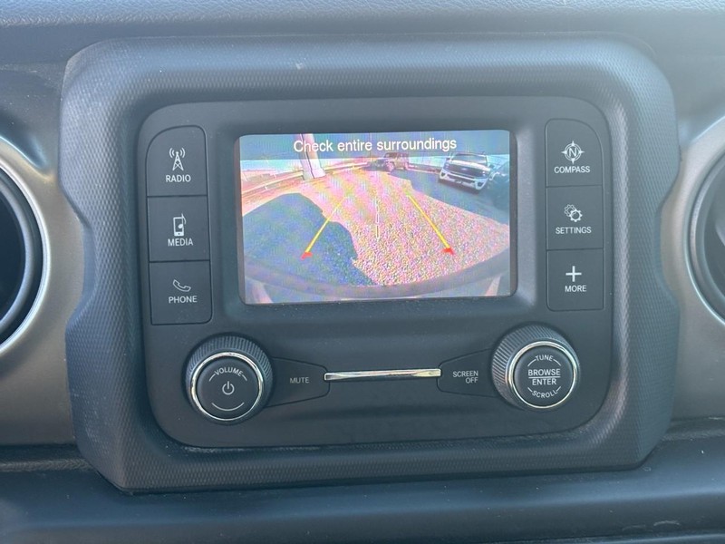 Jeep Wrangler Vehicle Full-screen Gallery Image 21