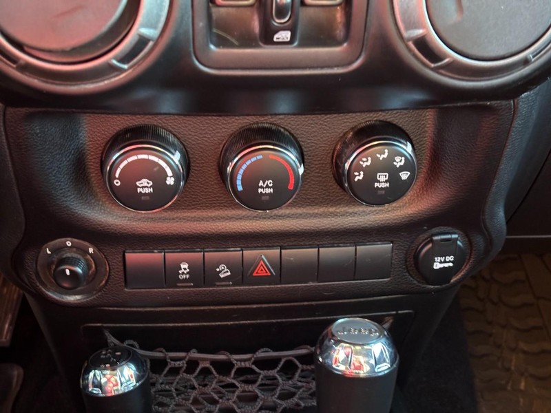 Jeep Wrangler Unlimited Vehicle Image 24