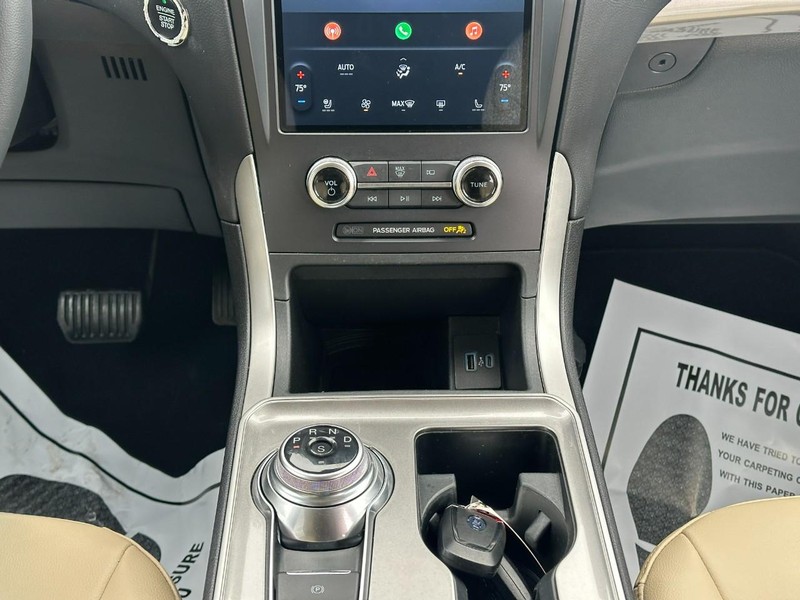 Ford Edge Vehicle Full-screen Gallery Image 16