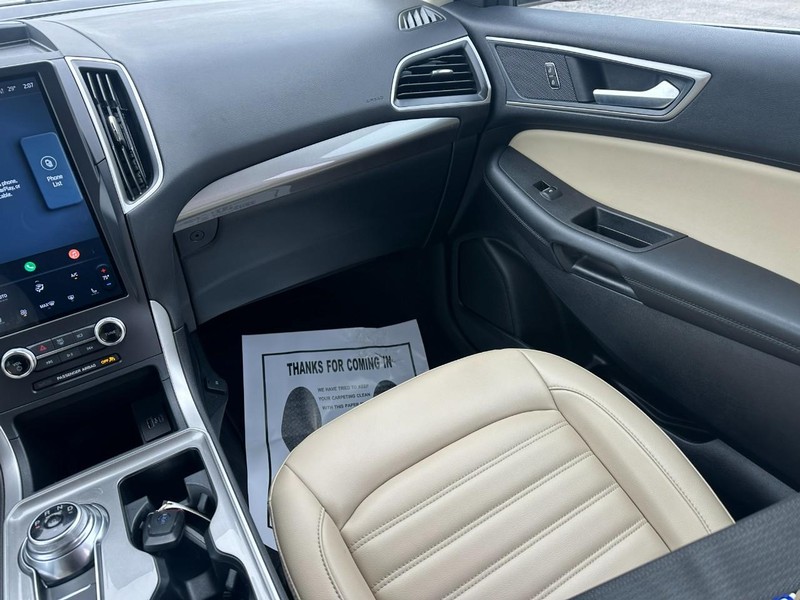 Ford Edge Vehicle Full-screen Gallery Image 17