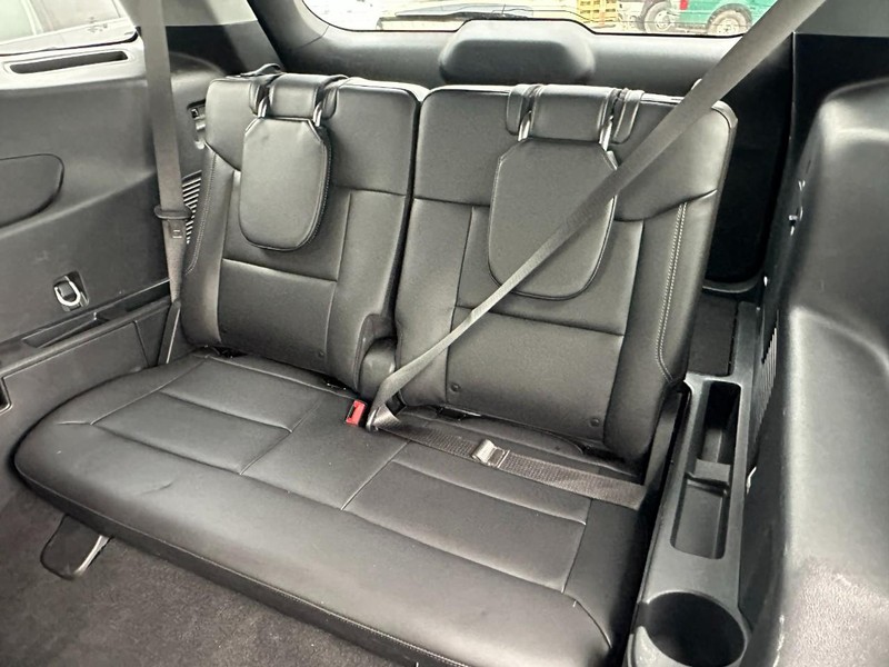 Ford Explorer Vehicle Image 12