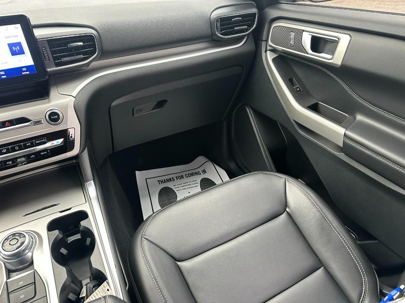 Ford Explorer Vehicle Image 18