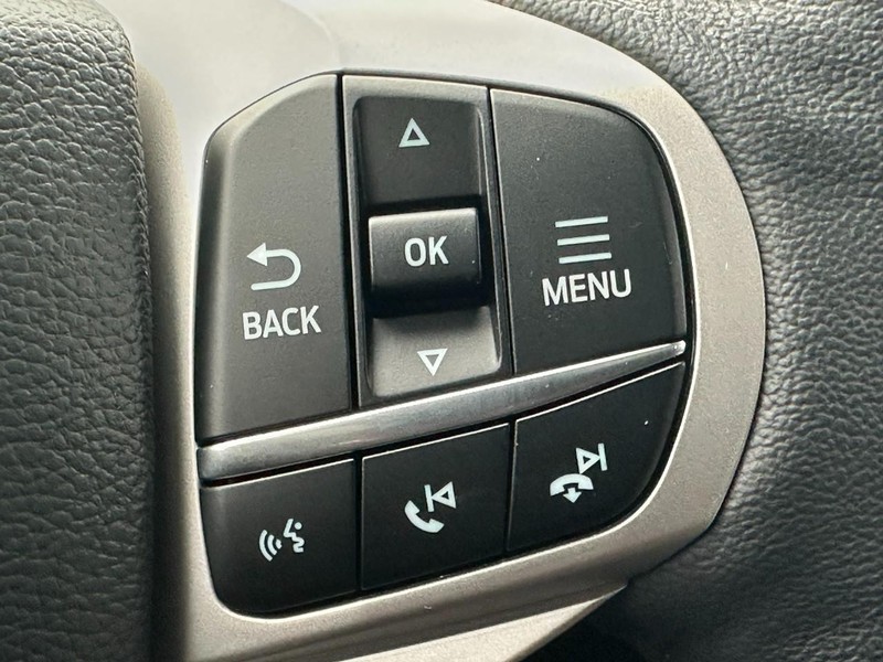 Ford Explorer Vehicle Image 22