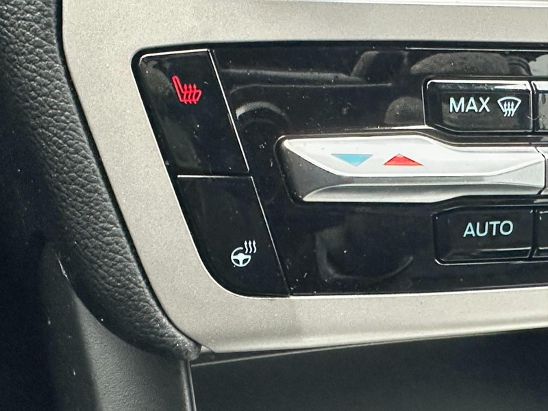 Ford Explorer Vehicle Image 23