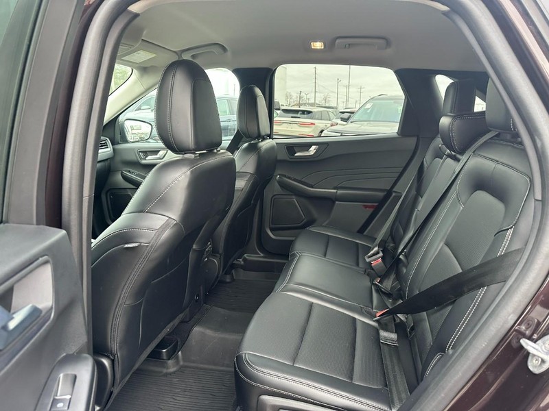 Ford Escape Vehicle Full-screen Gallery Image 11