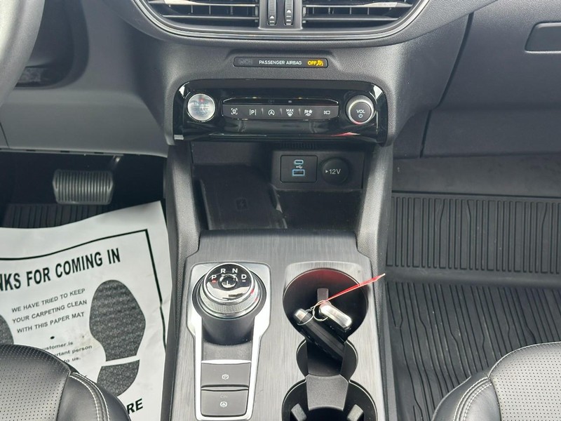 Ford Escape Vehicle Full-screen Gallery Image 16