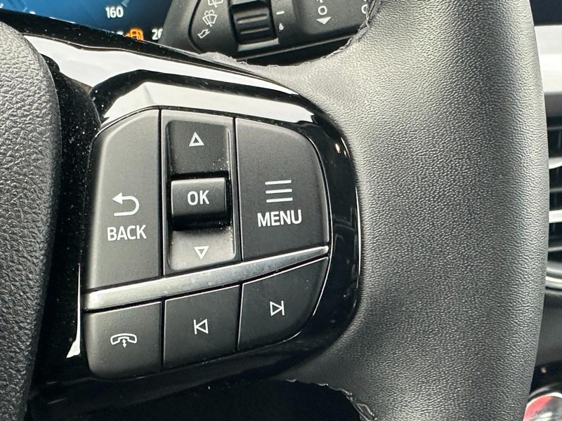 Ford Escape Vehicle Full-screen Gallery Image 23