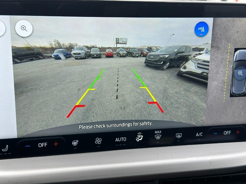 Ford Escape Vehicle Full-screen Gallery Image 25