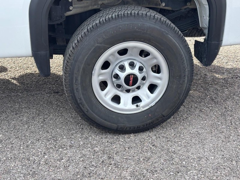 GMC Sierra 3500HD Vehicle Full-screen Gallery Image 11