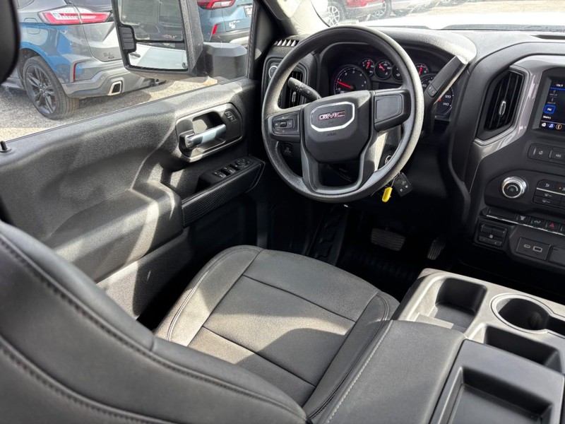 GMC Sierra 3500HD Vehicle Full-screen Gallery Image 13